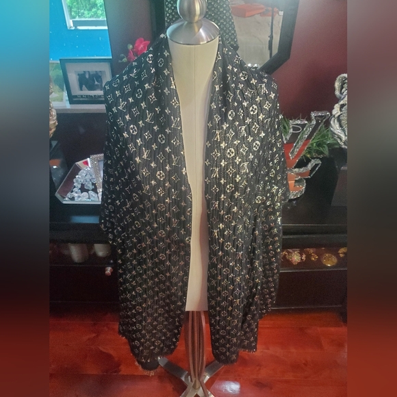 Louis Vuitton Monogram So Glitter Stole Scarf/Shawl - Picture 2 of 15